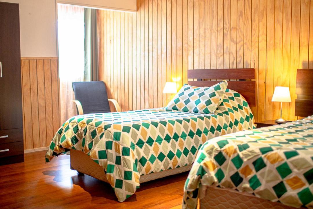 Roble Austral Hostal Coyhaique Exteriör bild