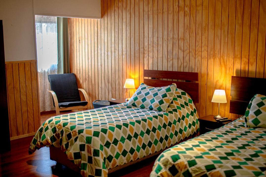 Roble Austral Hostal Coyhaique Exteriör bild